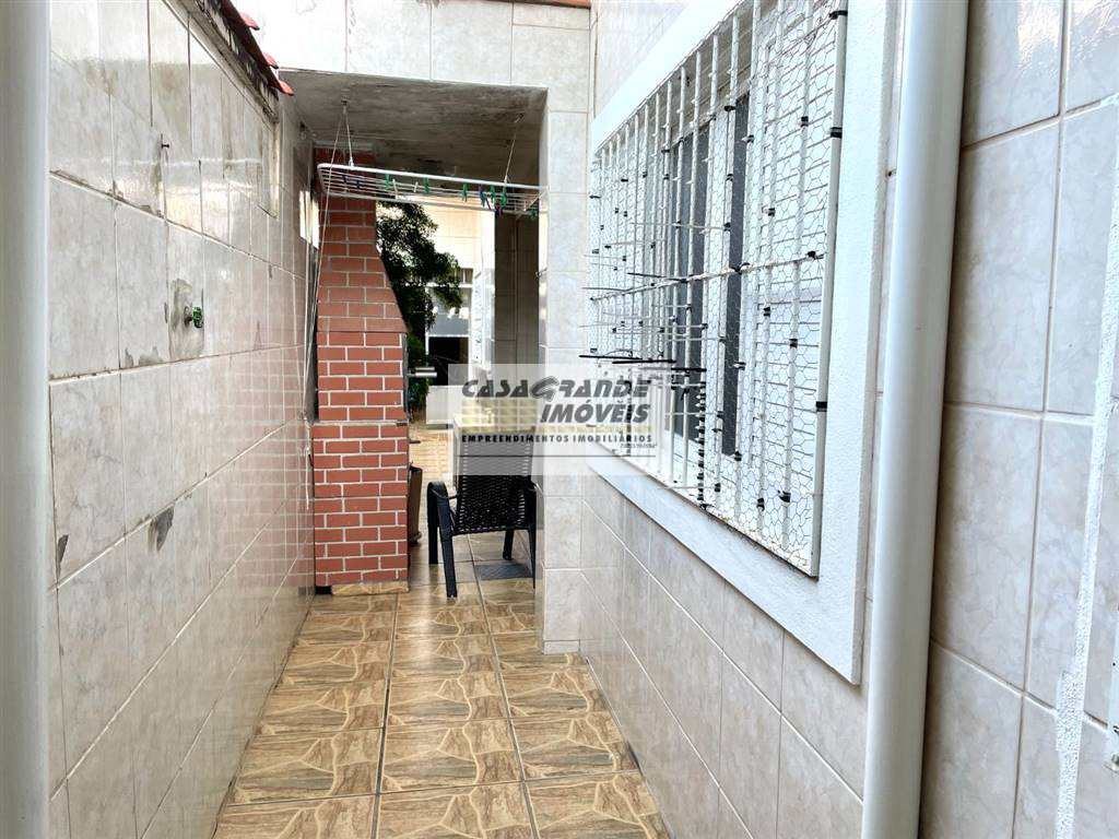 Casa em Praia Grande, no bairro Tupi