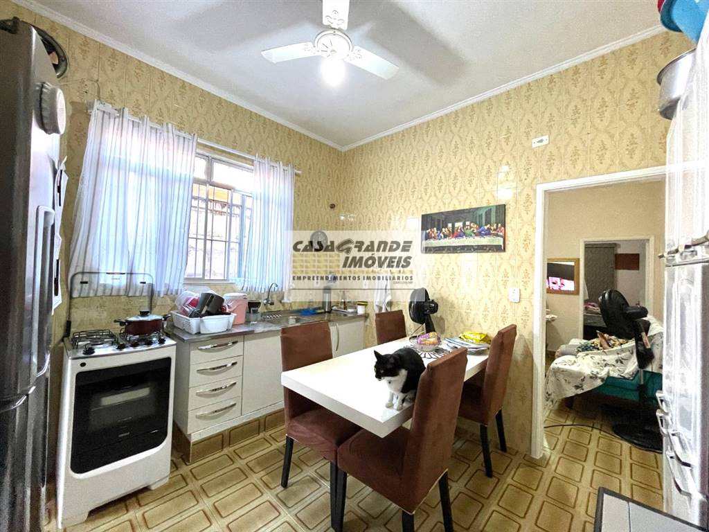 Casa em Praia Grande, no bairro Tupi