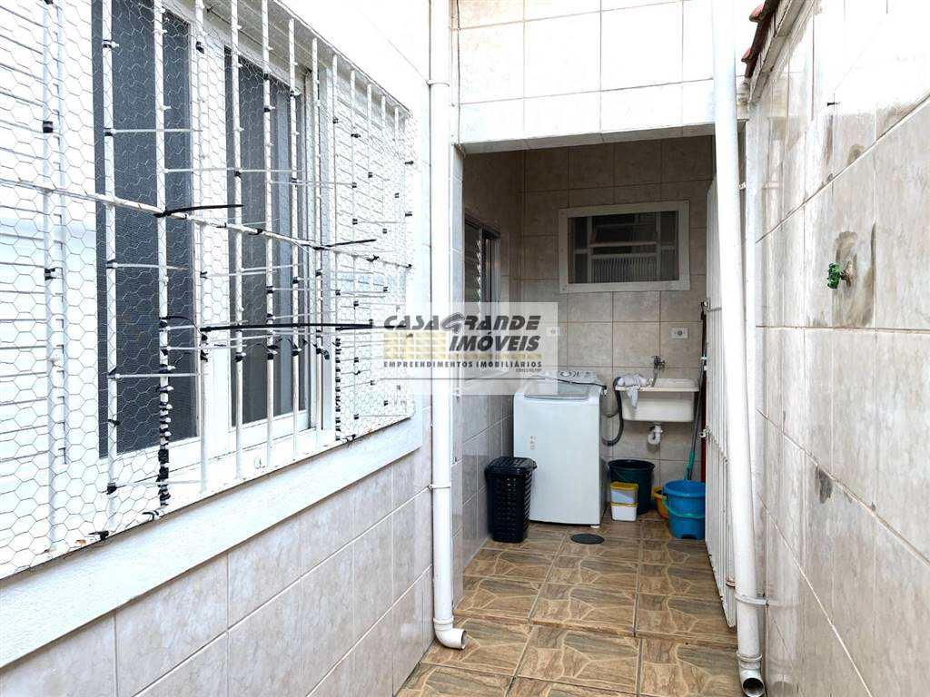 Casa em Praia Grande, no bairro Tupi