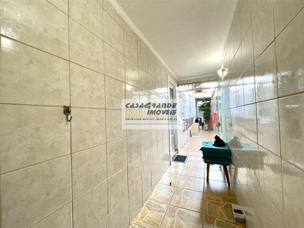 Casa em Praia Grande, no bairro Tupi