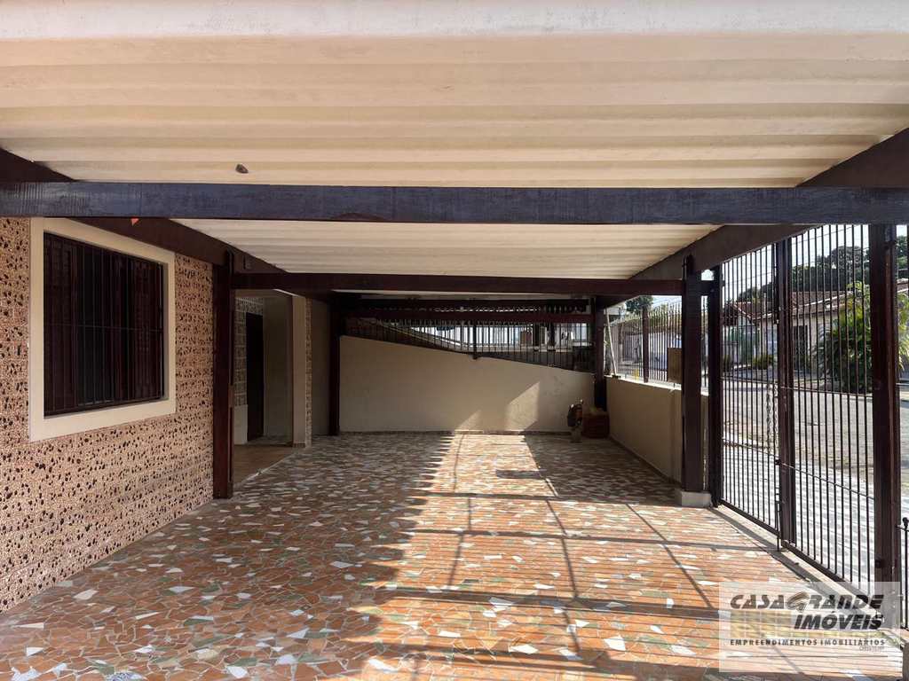Casa em Praia Grande, no bairro Mirim