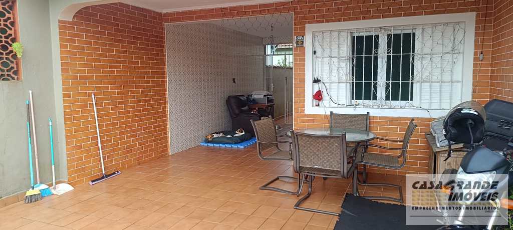 Casa em Praia Grande, no bairro Solemar